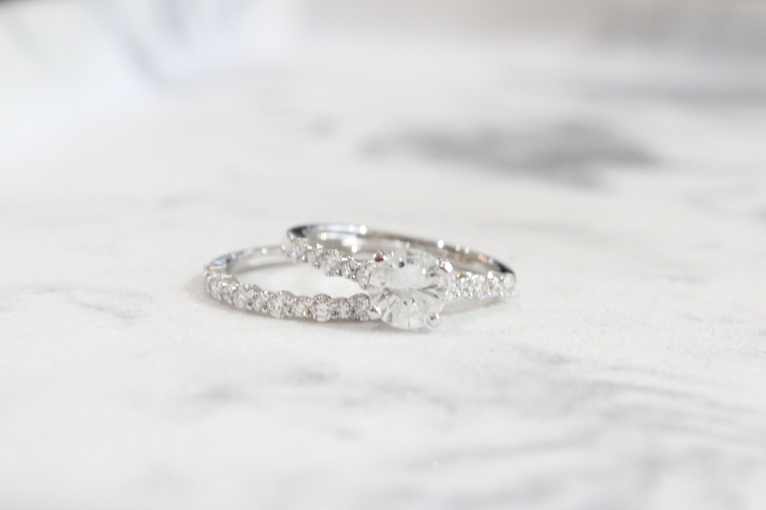 14kw 1.29cts Total Alternating Sizes Diamond Shank &amp; Matching Band Set, 1 at .62ct, SI1, H &amp; 23 at .67ct Total
