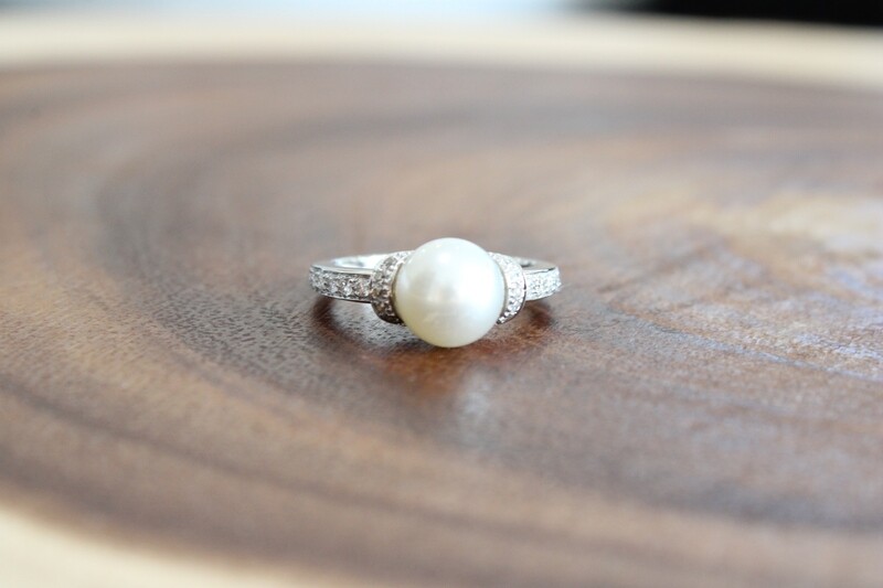 14kt White Gold Pearl and Diamond Ring