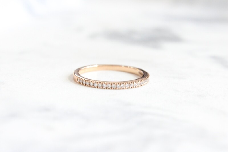 14kr .20ct Total Diamond Straight Band, 27 Round Diamonds 