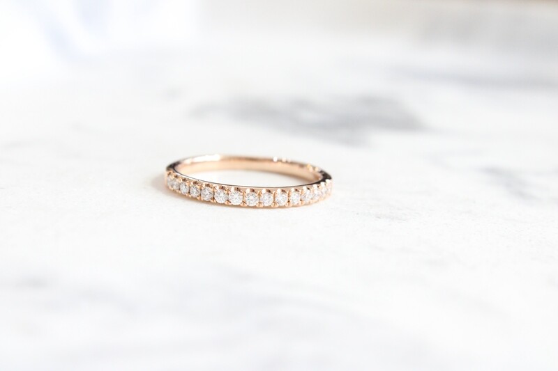 14kr .25ct Total Diamond Straight Band, 15 Round Diamonds