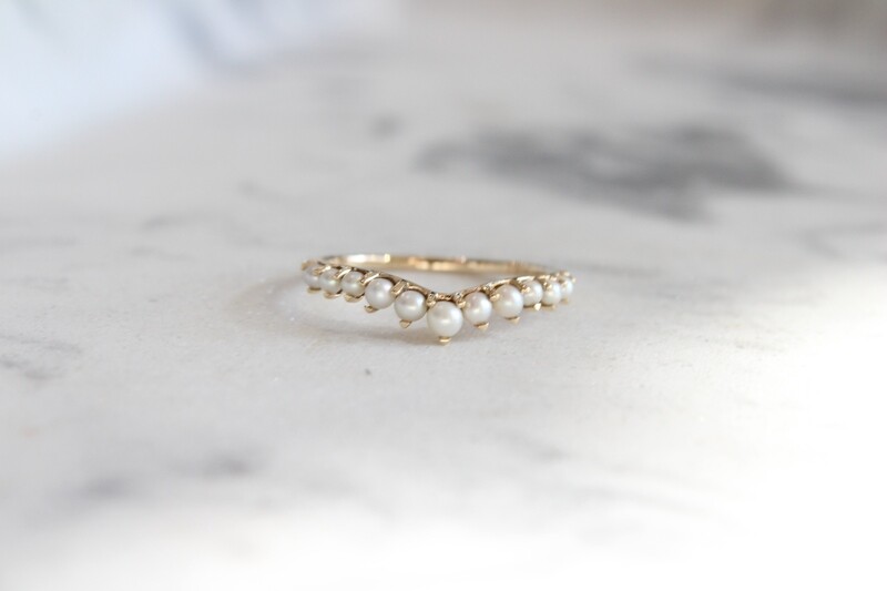 14ky Cultured White Freshwater Pearl Band