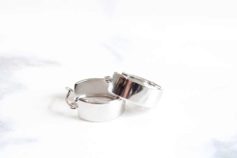 14kw Wide Huggie Hoop Earrings