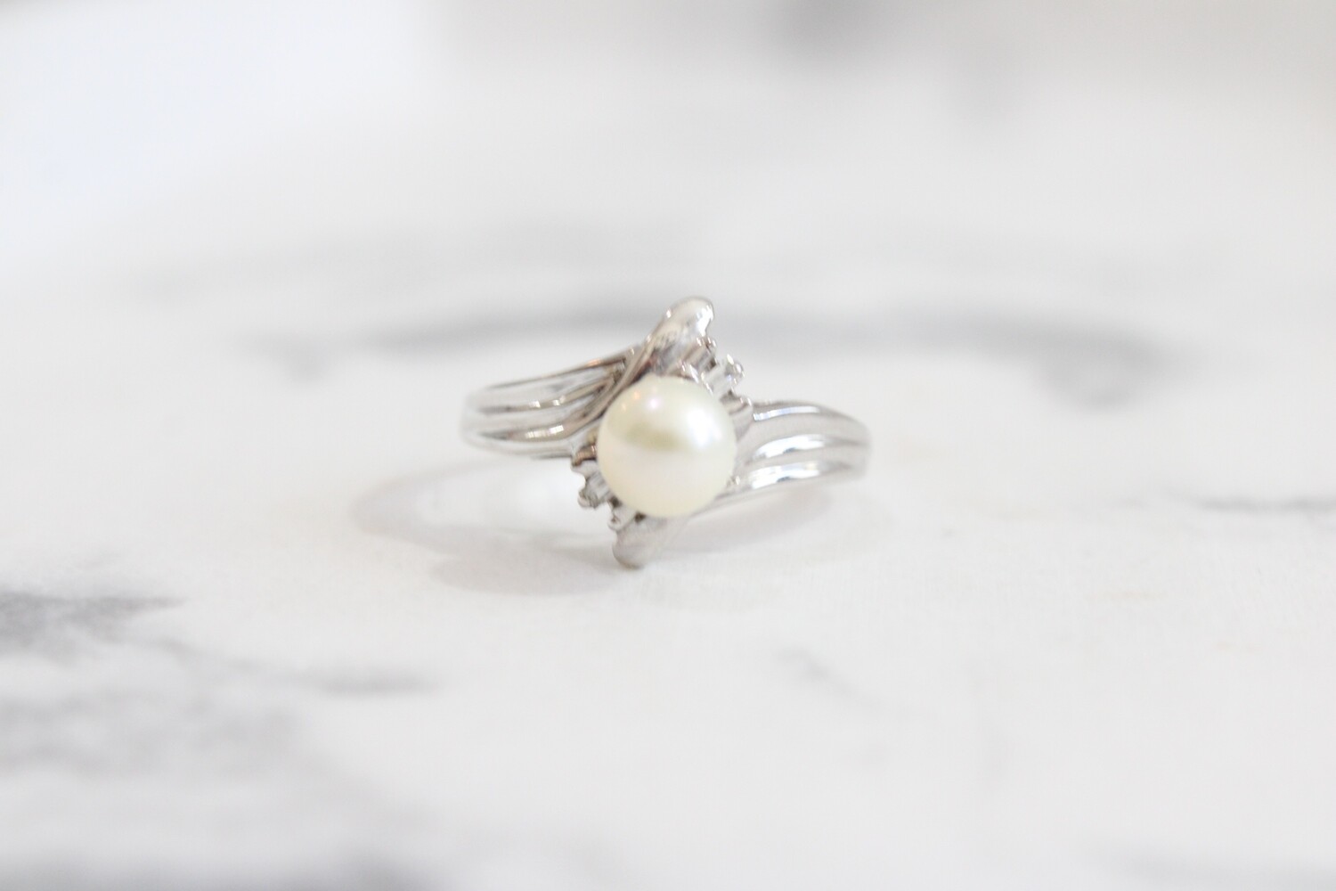 14kw Pearl Bypass Ring With 2 Baguette Diamonds at .03ct Total 