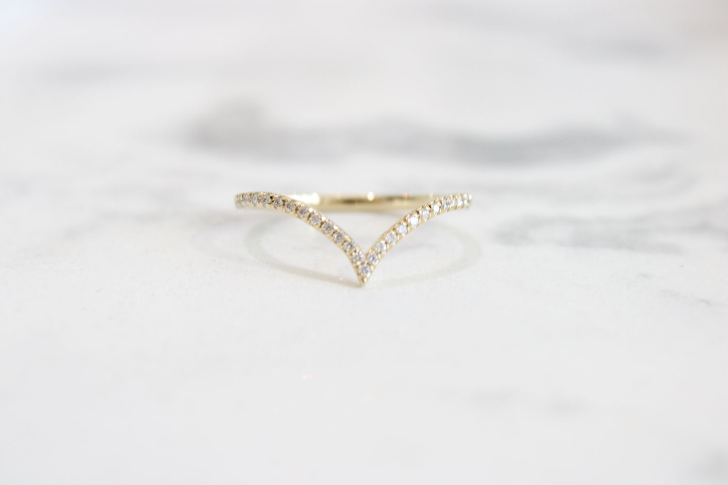 14ky 1/4ct Total Diamond Contour V Band, 37 Round Diamonds 