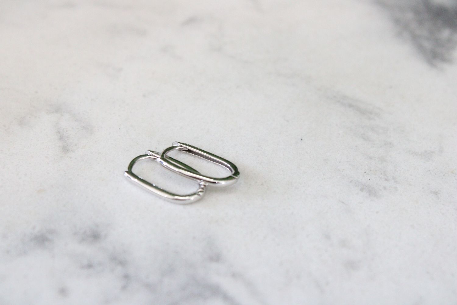 14kw Polished Oval Hinged Hoop Earrings