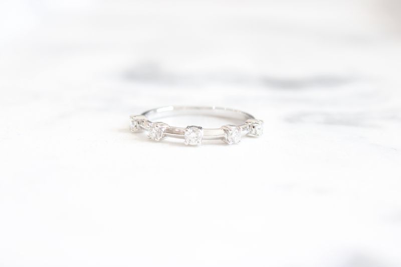 14kt White Gold 1/3ct Knife Edge Scattered 5 Diamond Band