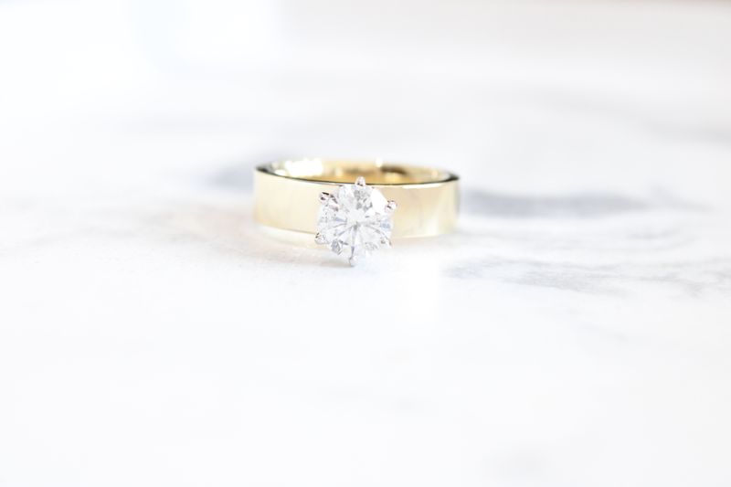 10kt Yellow Gold .80ct Round Diamond 6 Prong Head on Flat 5mm High Polished Band