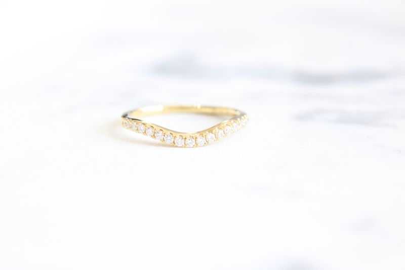 18kt Yellow Gold 17 Round Diamonds at .21cts Curved Diamond Band