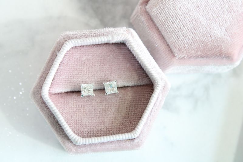 14kw .84ct Total Princess Cut Stud Earrings 