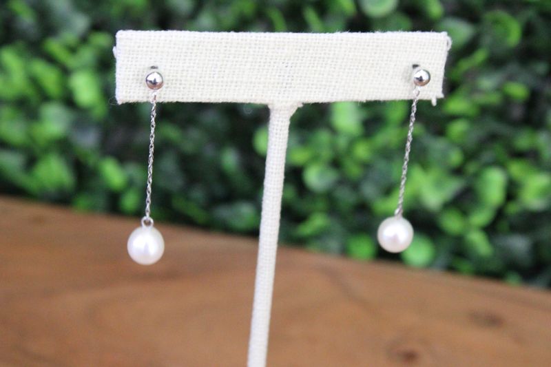 10kw 7-8mm White Round Freshwater Cultured Pearl Dangle Post Earrings
