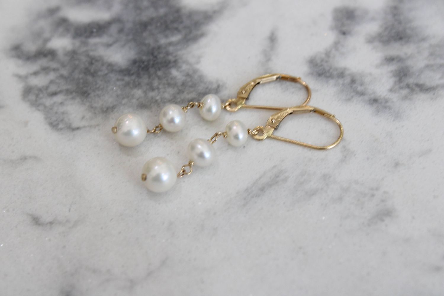 14ky 4-6mm Semi-round FW Cultured Pearl Graduated Leverback Earrings