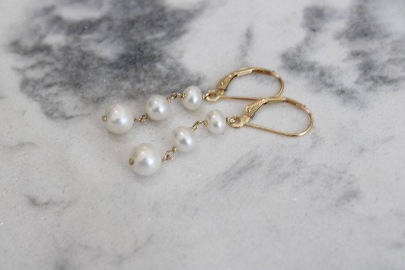 14ky 4-6mm Semi-round FW Cultured Pearl Graduated Leverback Earrings