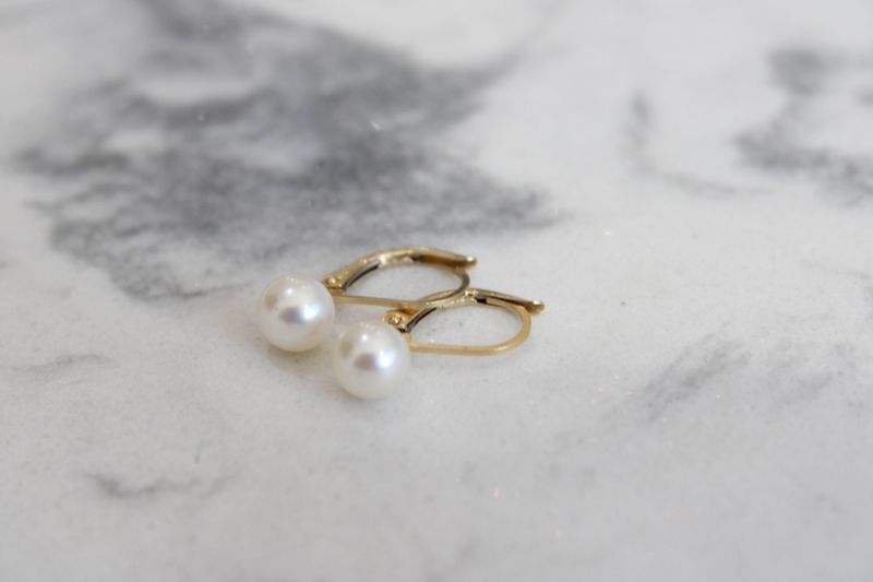 14ky 5-6mm White Round Freshwater Cultured Pearl Leverback Earrings