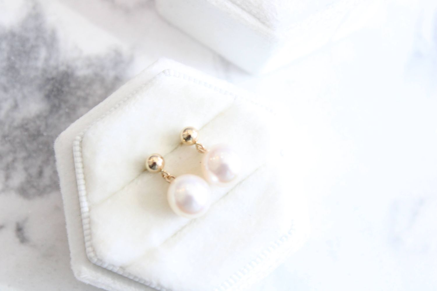 14ky 7-8mm White Round Freshwater Cultured Pearl Post Dangle Earrings