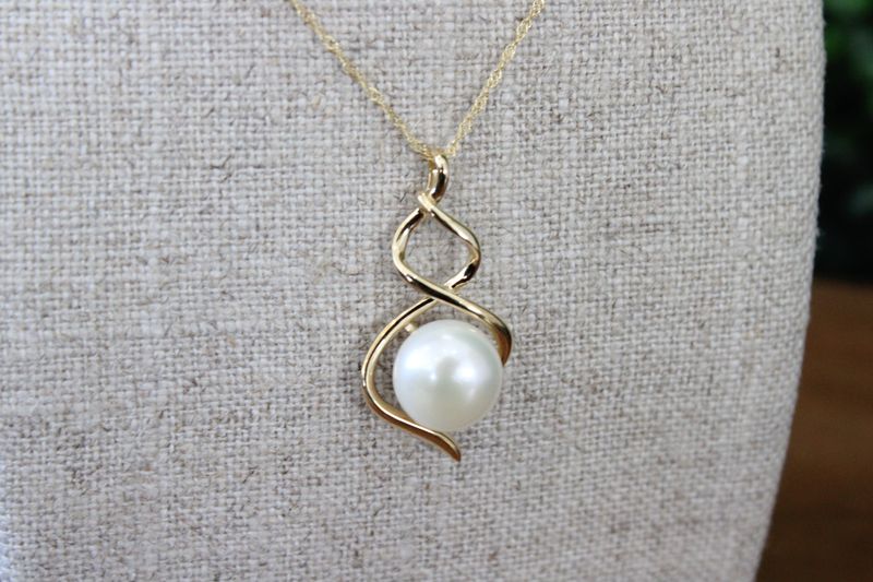 10kt Yellow Gold Infinity Pearl Necklace