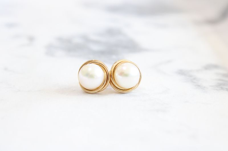 10kt Yellow Gold 1-1.7mm Pearl Earrings