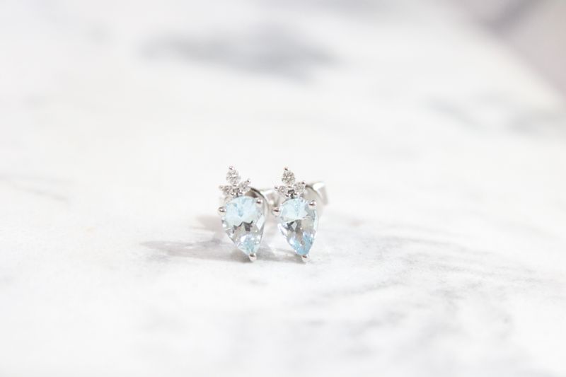 18kt White Gold Pear Shaped Aquamarine and Diamond Earring, 1ct Total Gem Weight