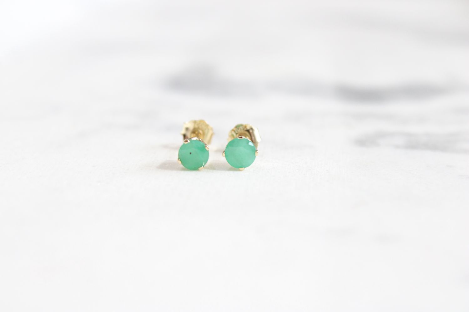 14kt Yellow Gold 4mm Emerald Stud Earrings