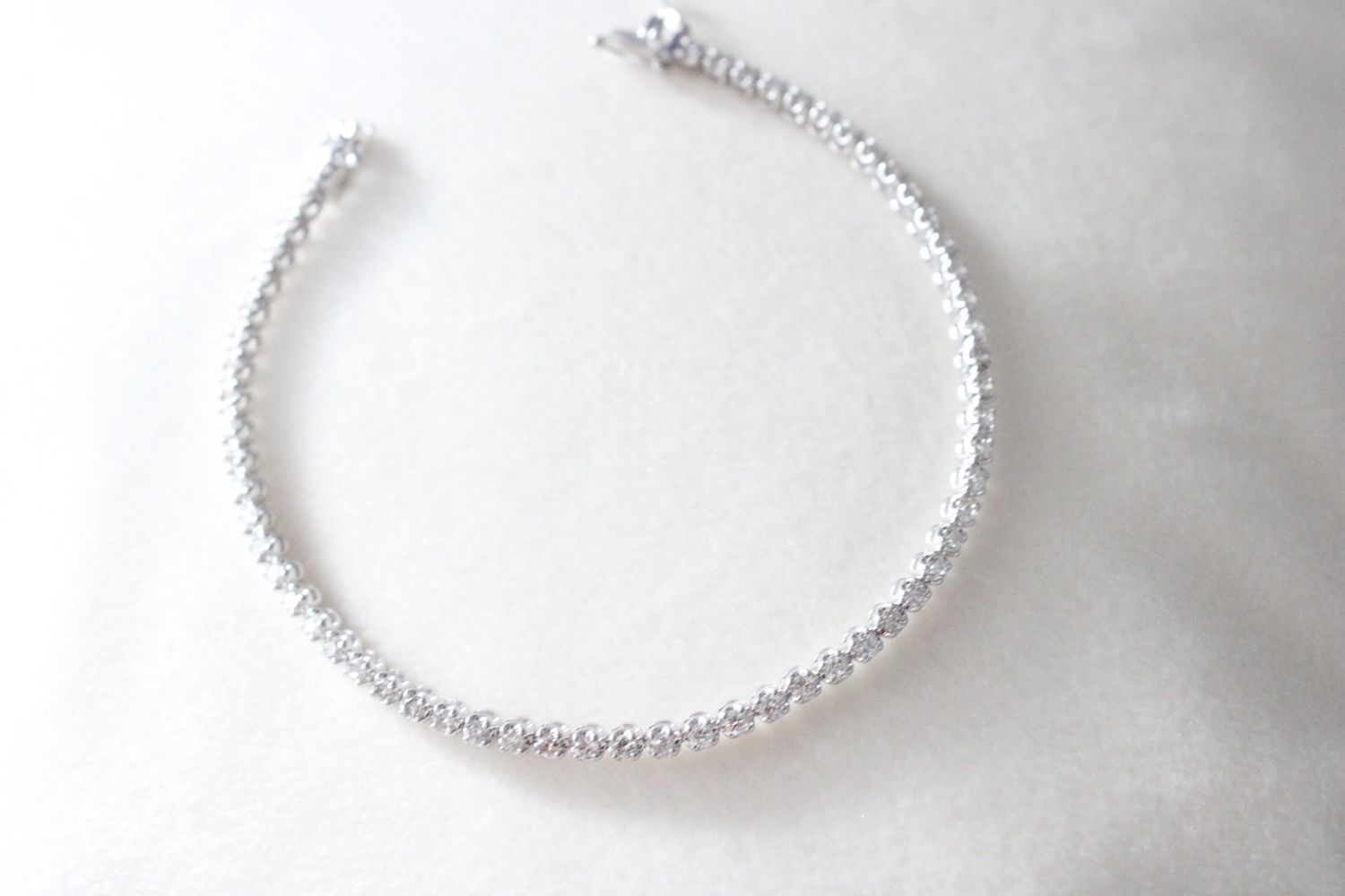 10kt White Gold 60 Round Diamonds at 2ct Total 