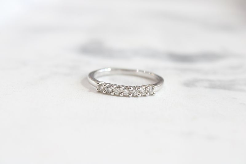 14kt White Gold 7 Diamond .23ct Prong Set Band