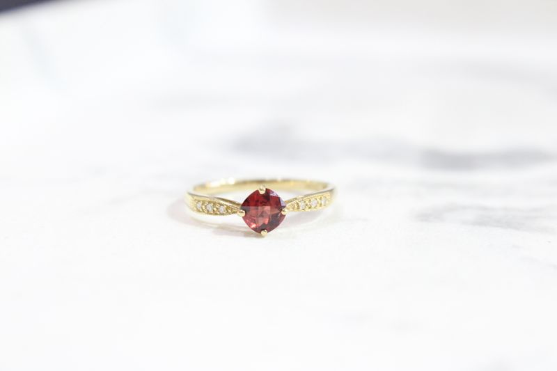 10kt Yellow Gold Kite Set Cushion Checkerboard Garnet with Diamond Accent Shank Ring