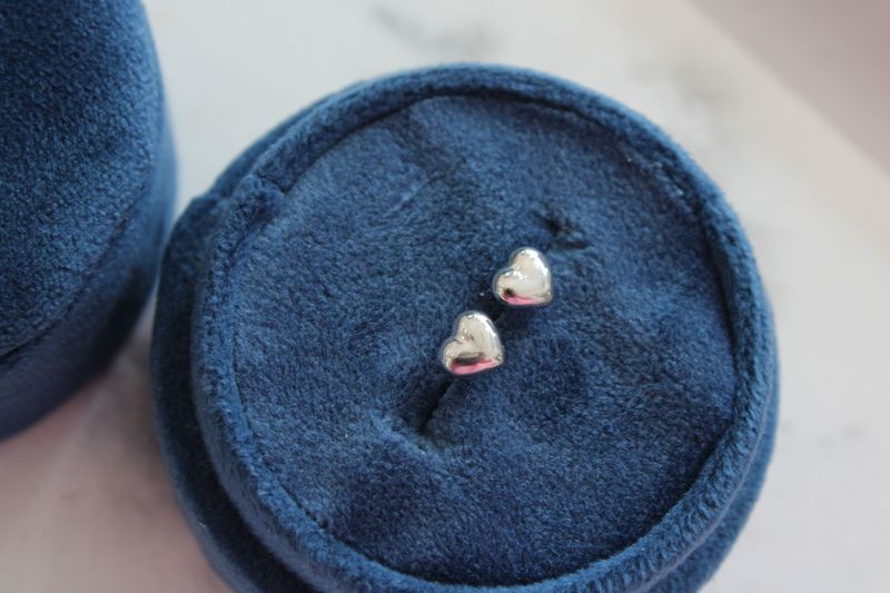 14k Madi K White Gold Puff Heart Post Earrings 14k Madi K White Gold Puff Heart Post Earrings