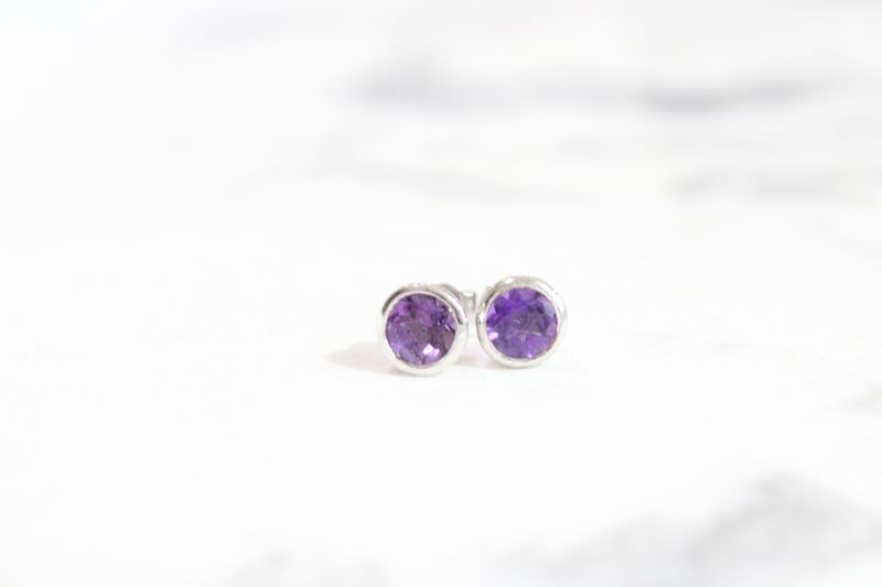 10kt White Gold Bezel Set Amethyst Stud Earrings