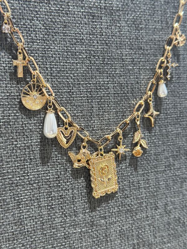 Boutique Charm Framed Rose Necklace Boutique Charm Framed Rose Necklace