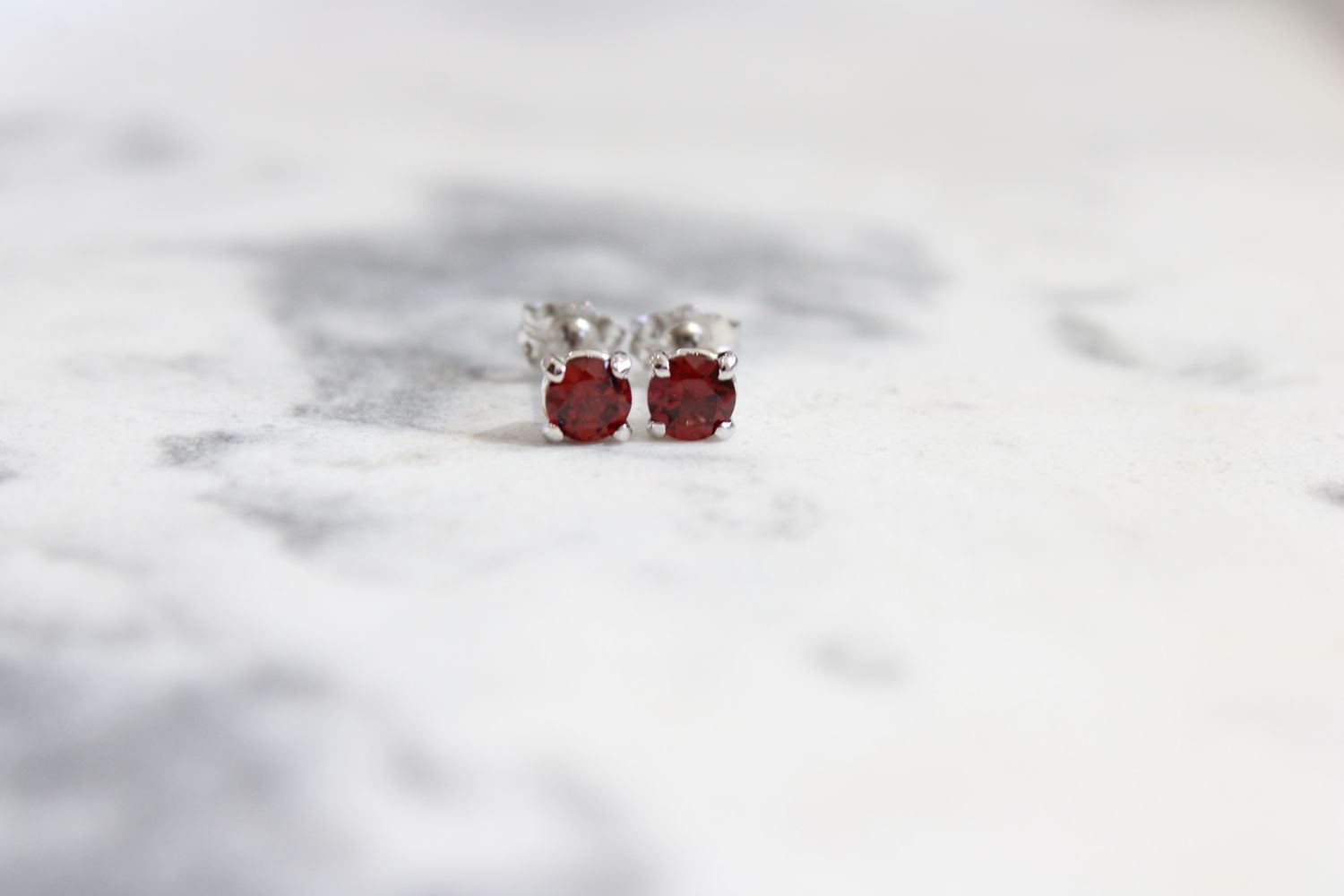 14kt White Gold 4mm Garnet Stud Earrings