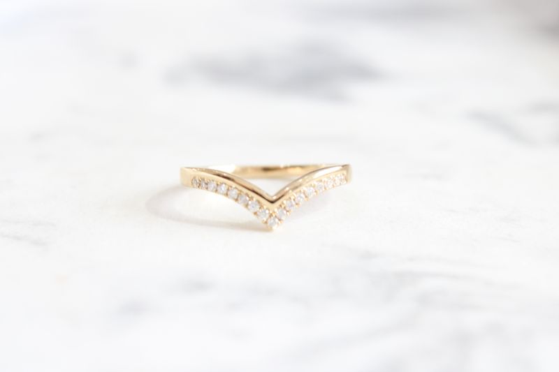 14kt Yellow gold .17ct Deep V High Polished Row and 17 Diamond Row Band