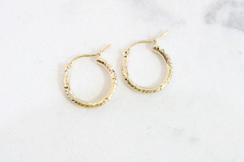 14k Yellow Gold Diamond-cut 2mm Round Tube Hoops