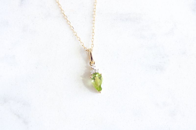 Peridot Pendant .03tdw yellow gold