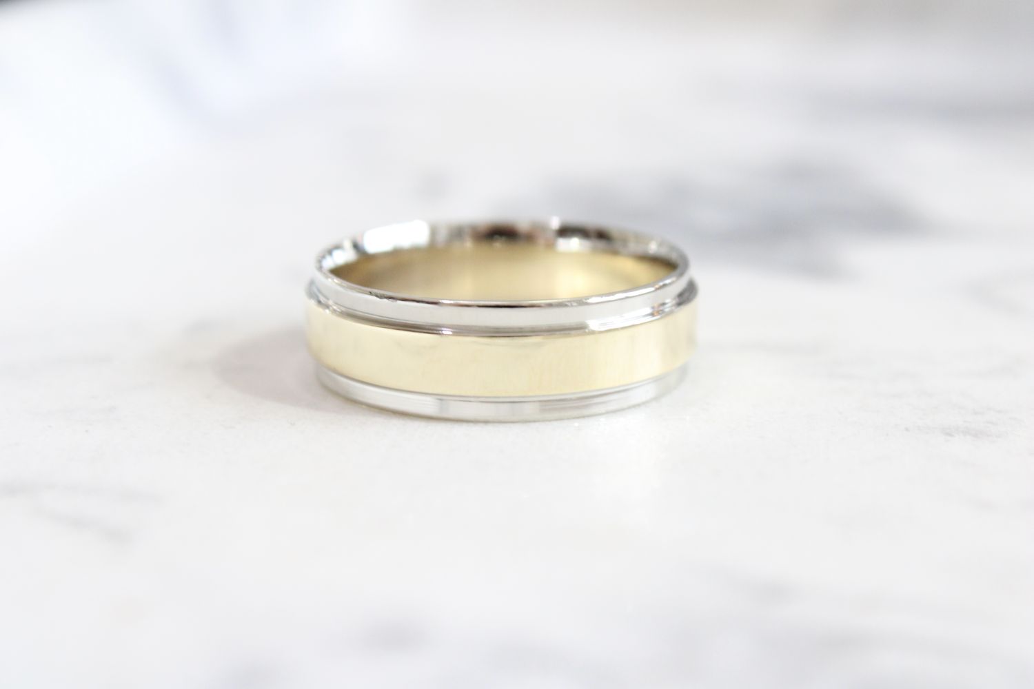 10kt Two Tone 7.5mm Comfort Fit Band 