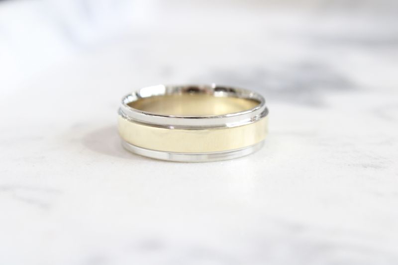10kt Two Tone 7.5mm Comfort Fit Band 
