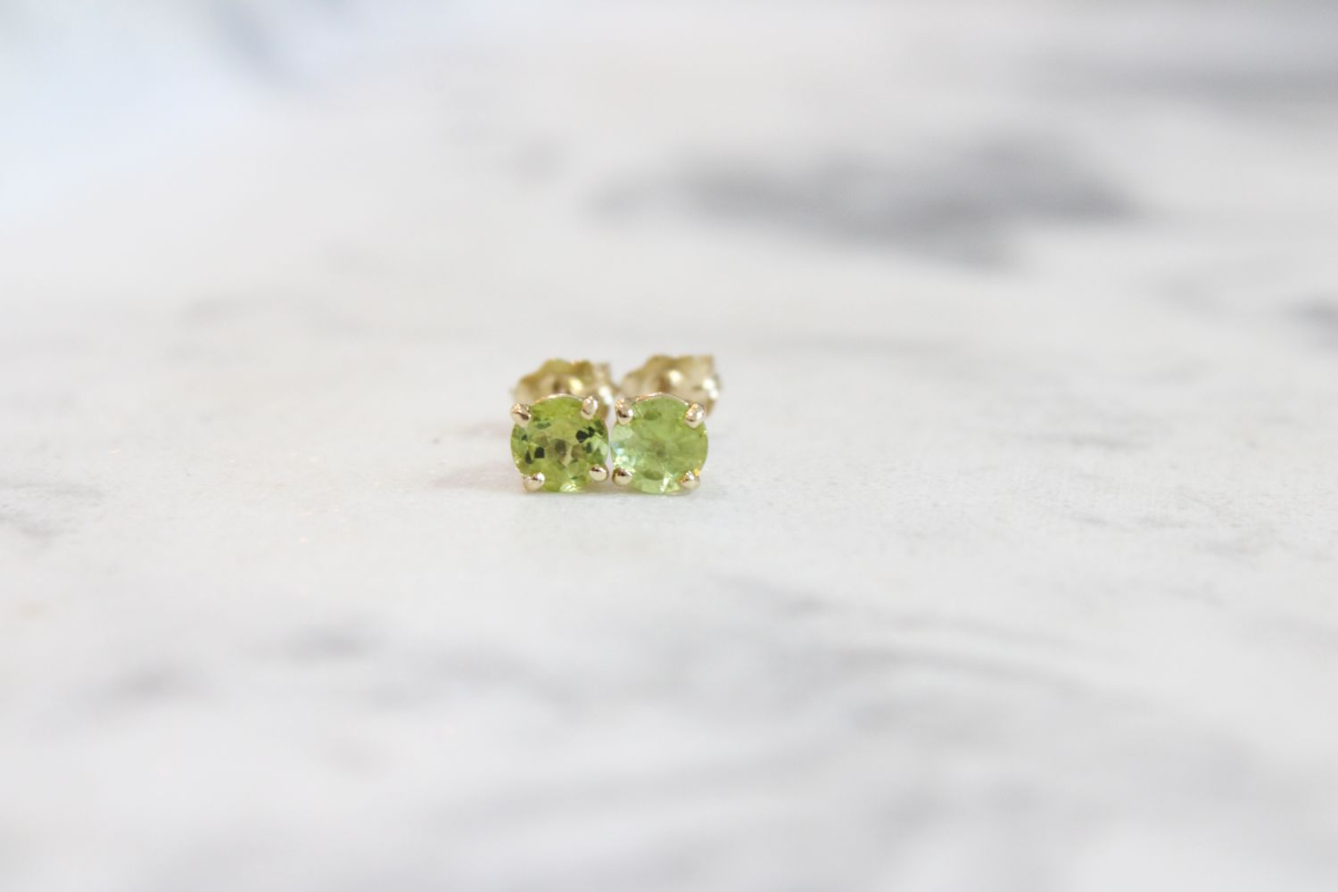 10kt Yellow Gold 4.5mm Round Peridot Stud Earrings