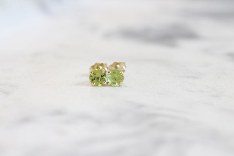 10kt Yellow Gold 4.5mm Round Peridot Stud Earrings