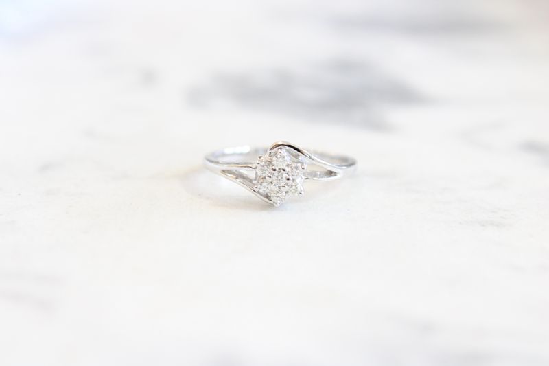 10k White Gold Flower Cluster Diamond Ring 0.14 Total ct