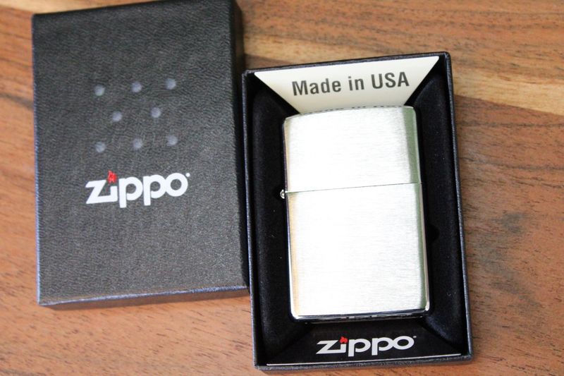 Zippo Classic Brushed Chrome Lighter