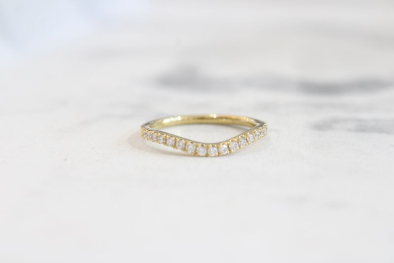 18K Yellow Gold Curved Diamond Band 17 Diamonds .21 CT 18K Yellow Gold Curved Diamond Band 17 Diamonds .21 CT
