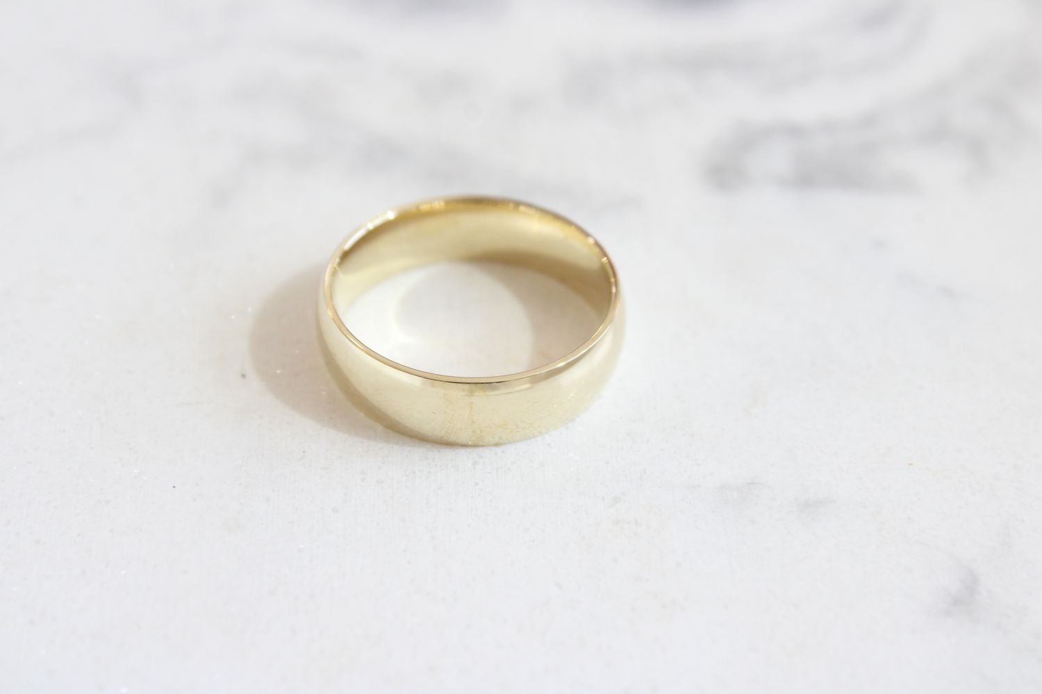 10K Yellow Gold 6mm Lightweight Comfort Fit Half Round Band size 9 10K Yellow Gold 6mm Lightweight Comfort Fit Half Round Band size 9