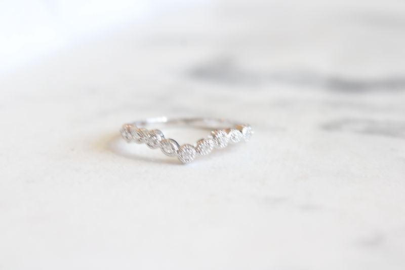 14kt White Gold Vintage Style 0.10ct Diamond Contour Band 14kt White Gold Vintage Style 0.10ct Diamond Contour Band