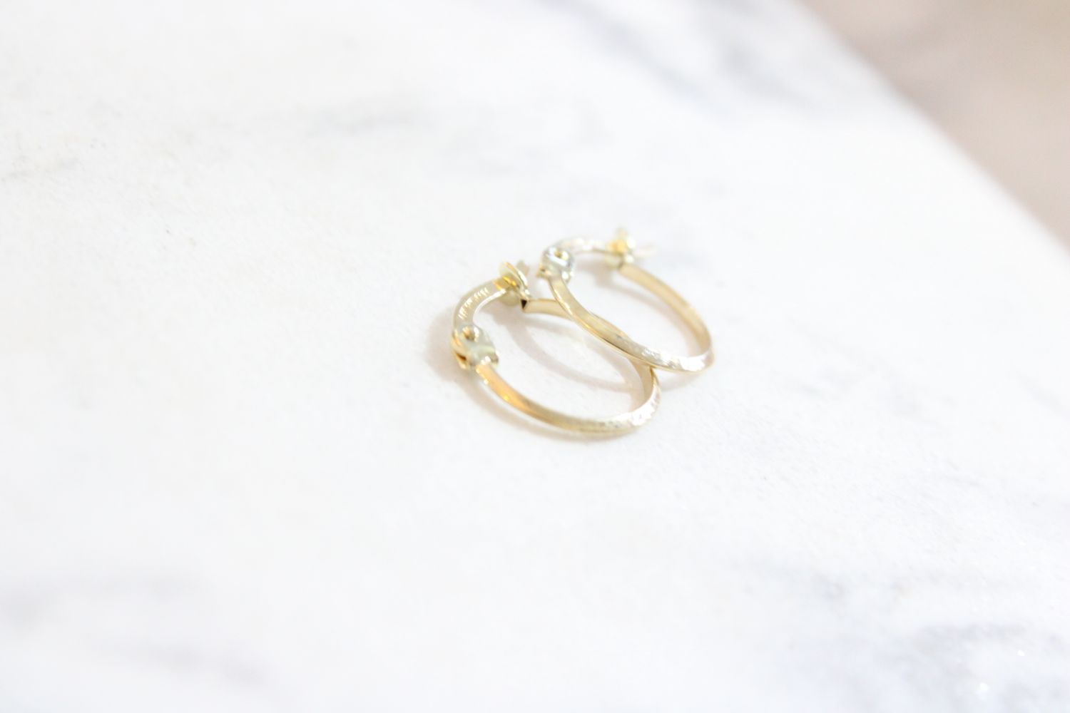 10K Polished Knife Edge Hoop Earrings 10K Polished Knife Edge Hoop Earrings