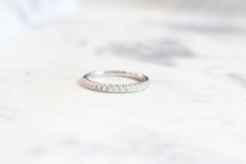 18K White Gold 1/4ct Diamond Straight Band, 19 Round Diamonds 18K White Gold 1/4ct Diamond Straight Band, 19 Round Diamonds