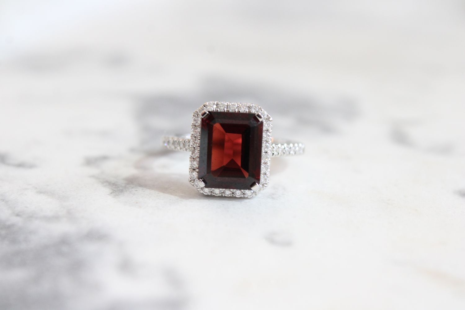 14k White Gold Garnet 3.76 ctw Surrounded by 40 1.4 ctw Brilliant diamond Ring 14k White Gold Garnet 3.76 ctw Surrounded by 40 1.4 ctw Brilliant diamond Ring