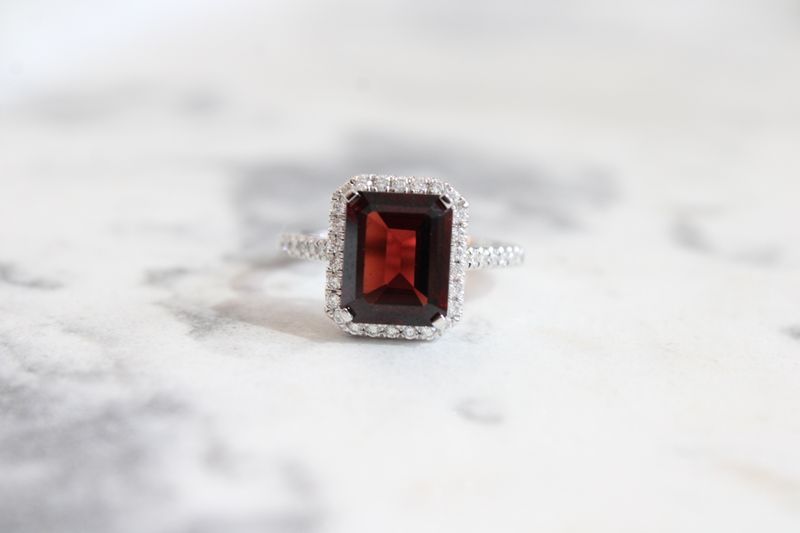 14k White Gold Garnet 3.76 ctw Surrounded by 40 1.4 ctw Brilliant diamond Ring 14k White Gold Garnet 3.76 ctw Surrounded by 40 1.4 ctw Brilliant diamond Ring