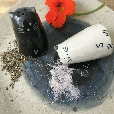 Hakea Ceramics Cat Salt & Pepper Shakers Hakea Ceramics Cat Salt & Pepper Shakers
