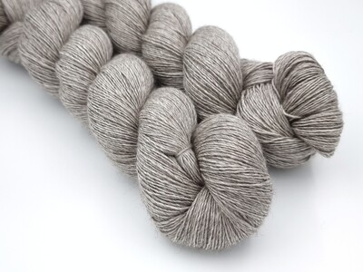 Naturlig grå Merino/silke/yak singles 120 g