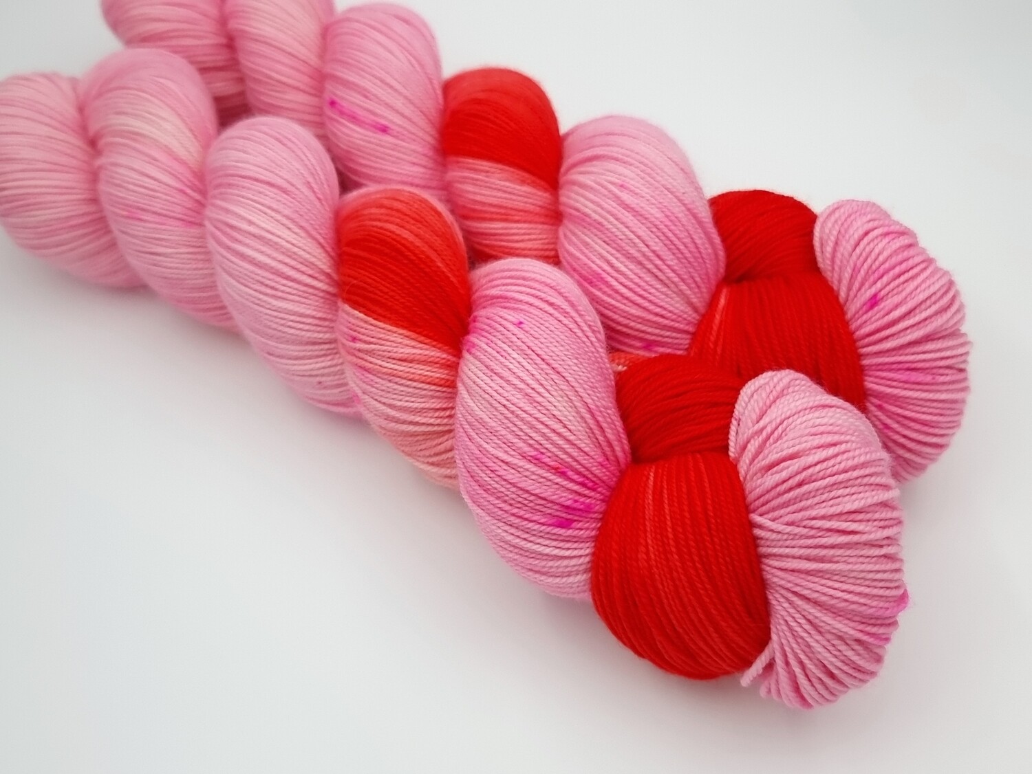 Pucker Up Merino 400m/100g (Assigned Pooling) Pucker Up Merino 400m/100g (Assigned Pooling)