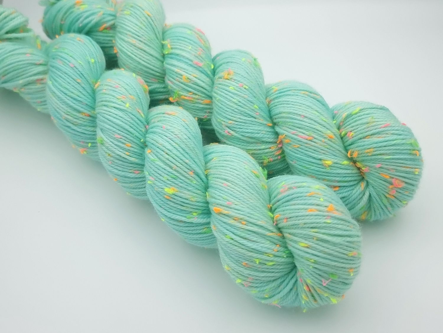 Ice Ladybug Neon Tweed 400m/100 g