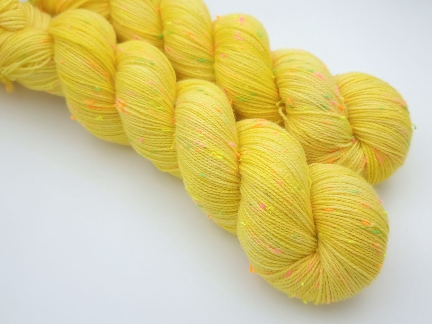 Sun Ladybug Neon Tweed 400m/100 g